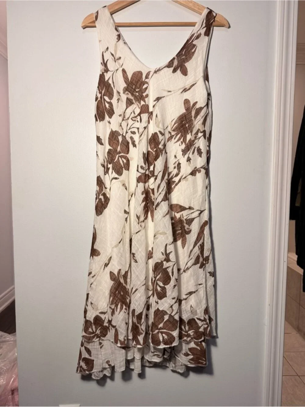 Made in Italy Cotton V-Neck Floral Tiered Midi Dress in Cream and Brown